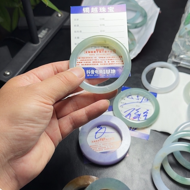 Y***達定制翡翠未镶嵌翡翠手镯