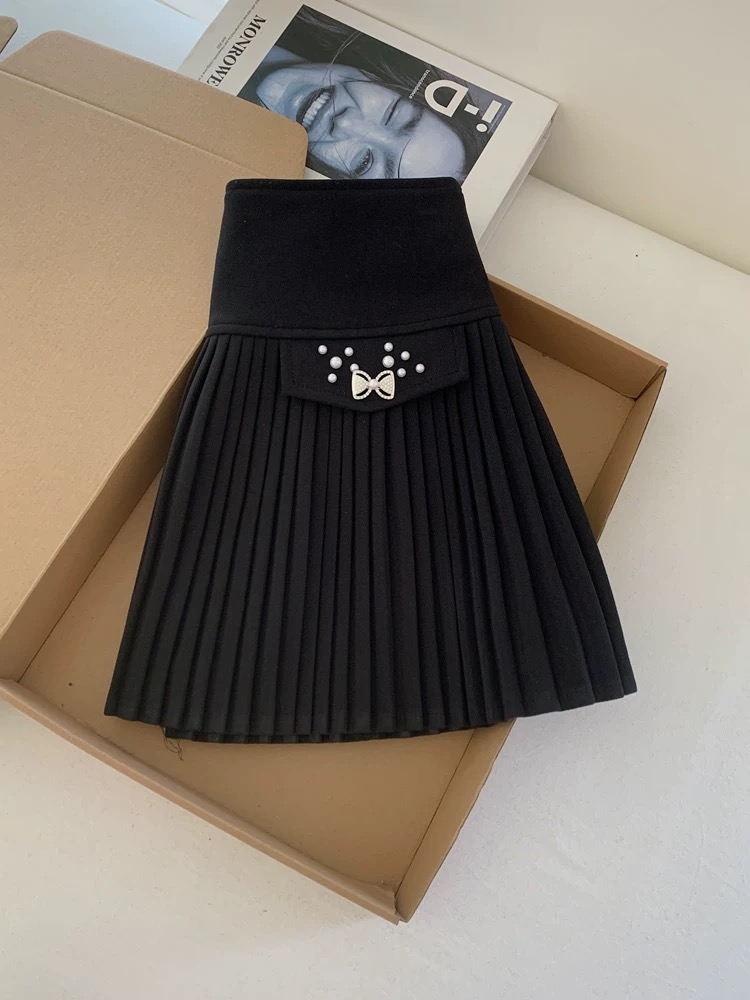 [DARUI]蝴蝶结钉珠毛呢短裙半身裙2025新款小个子裙子高级感33378