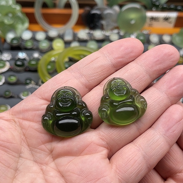 蛇纹石玉吊坠未镶嵌酸*