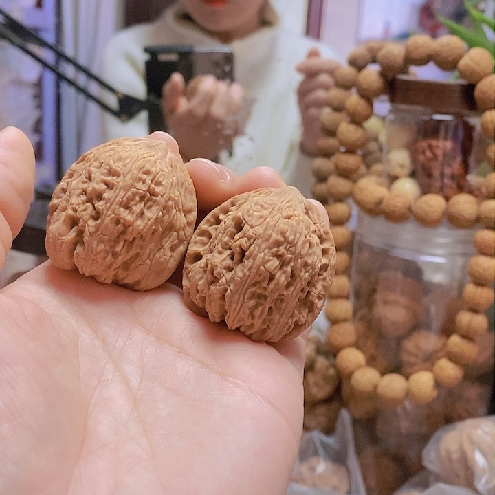 【闪购商品】文玩核桃把件37平谷绣球尖黄