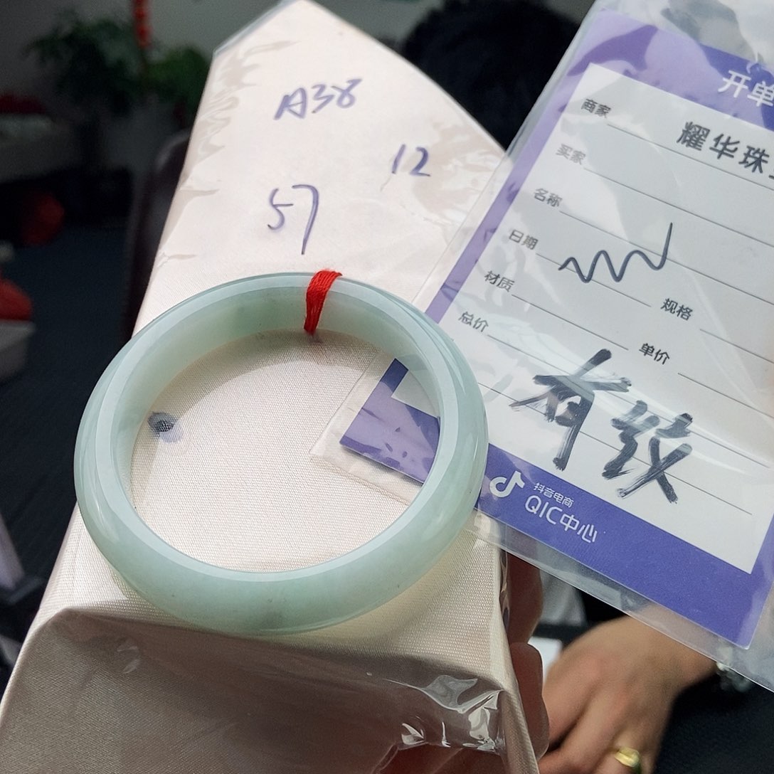 翡翠手镯未镶嵌颜色多样性发拍一发一