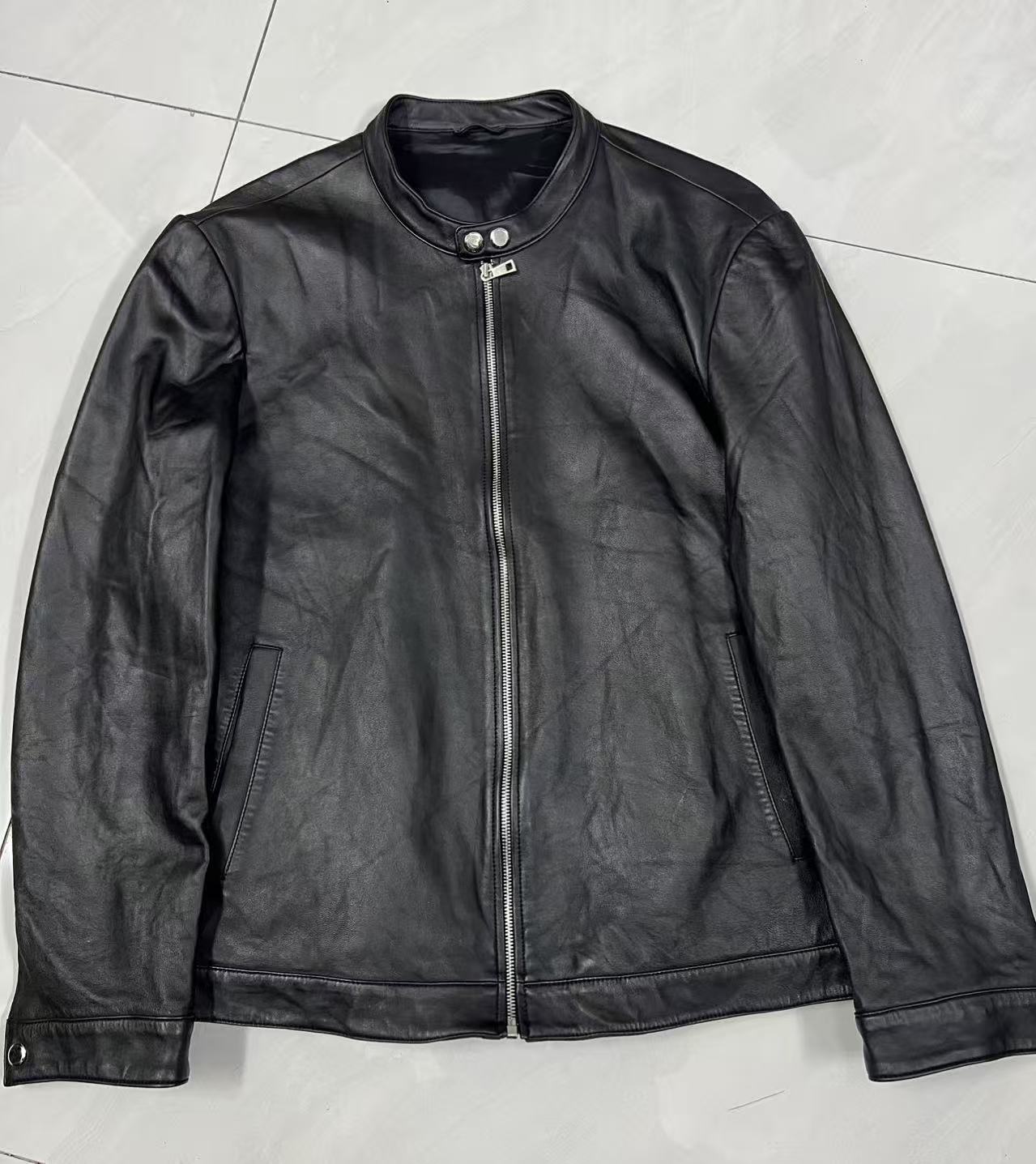 瑕疵皮衣~默认微脏磨损~介意勿拍（实物以直播间为准，没有运费险）