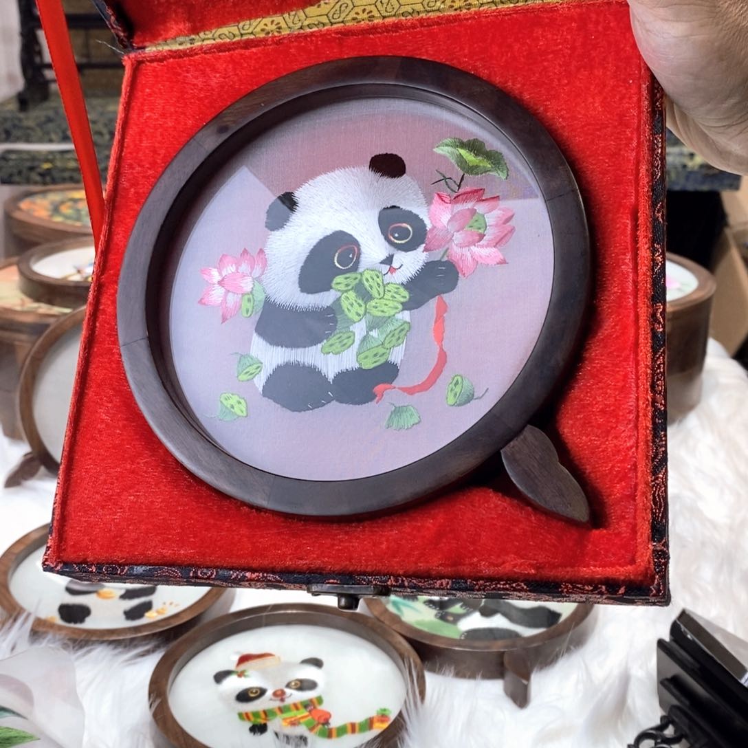 刺绣团****渣苏州纯手工制作