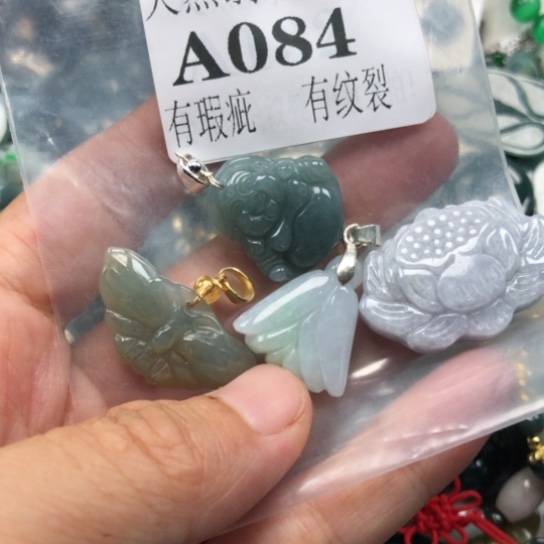 翡翠未镶嵌颈饰翡翠