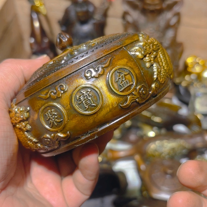 铜的。全清了。一件不留！不磨叽