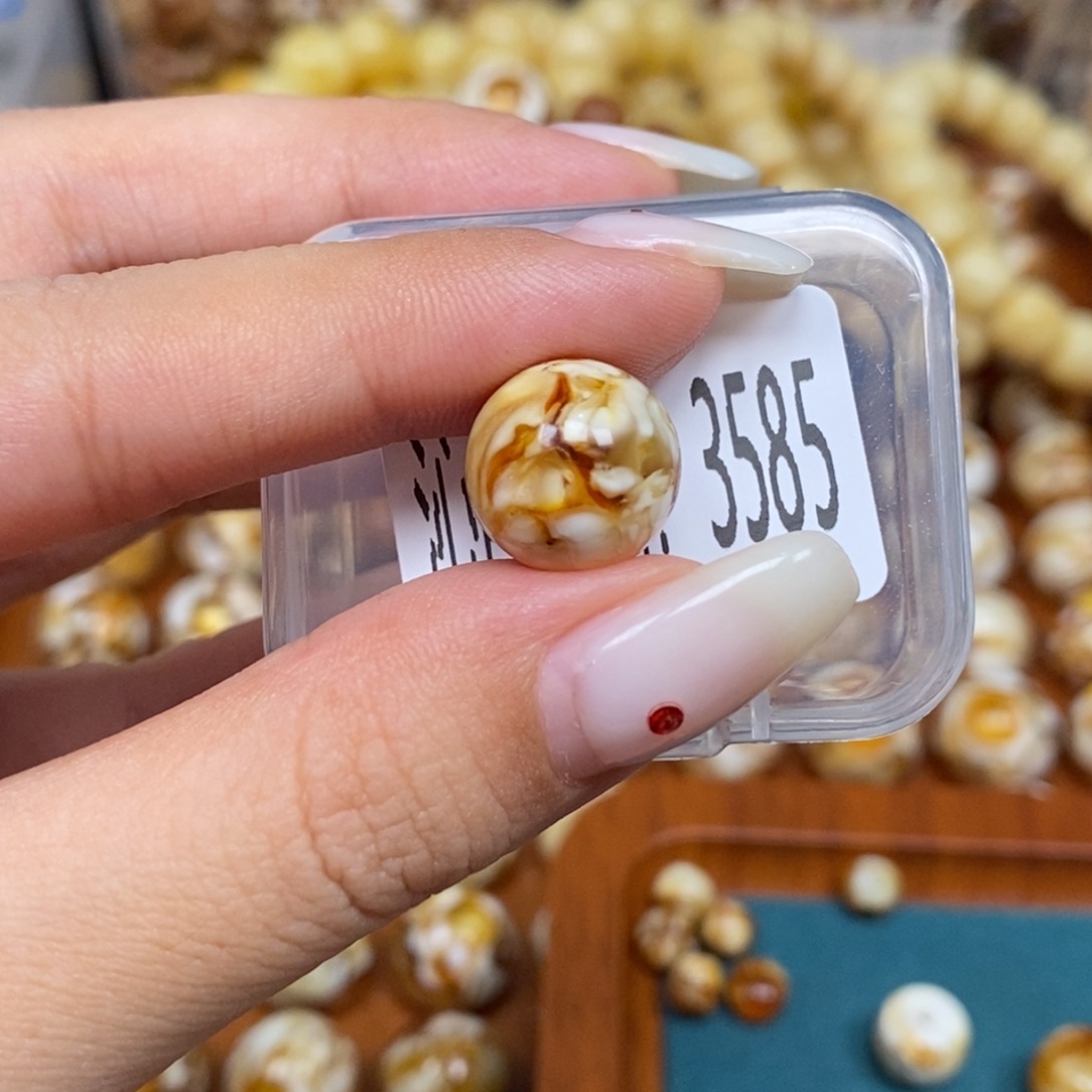 蜜蜡未镶嵌珠宝奇石3585