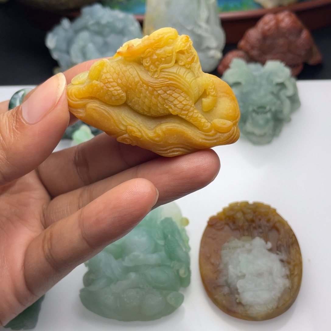 定制翡翠未镶嵌金麒麟