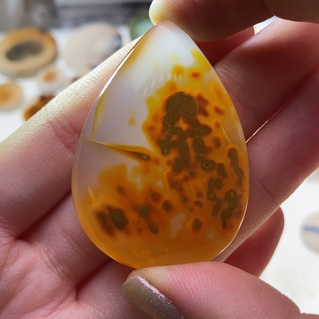 未镶嵌玛瑙/玉髓珠宝奇石