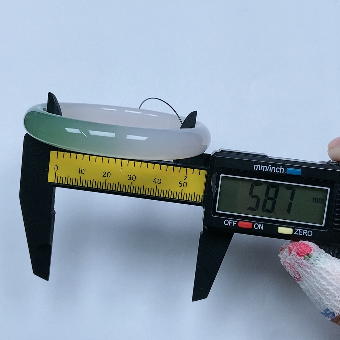 玛瑙/玉髓手镯未镶嵌18