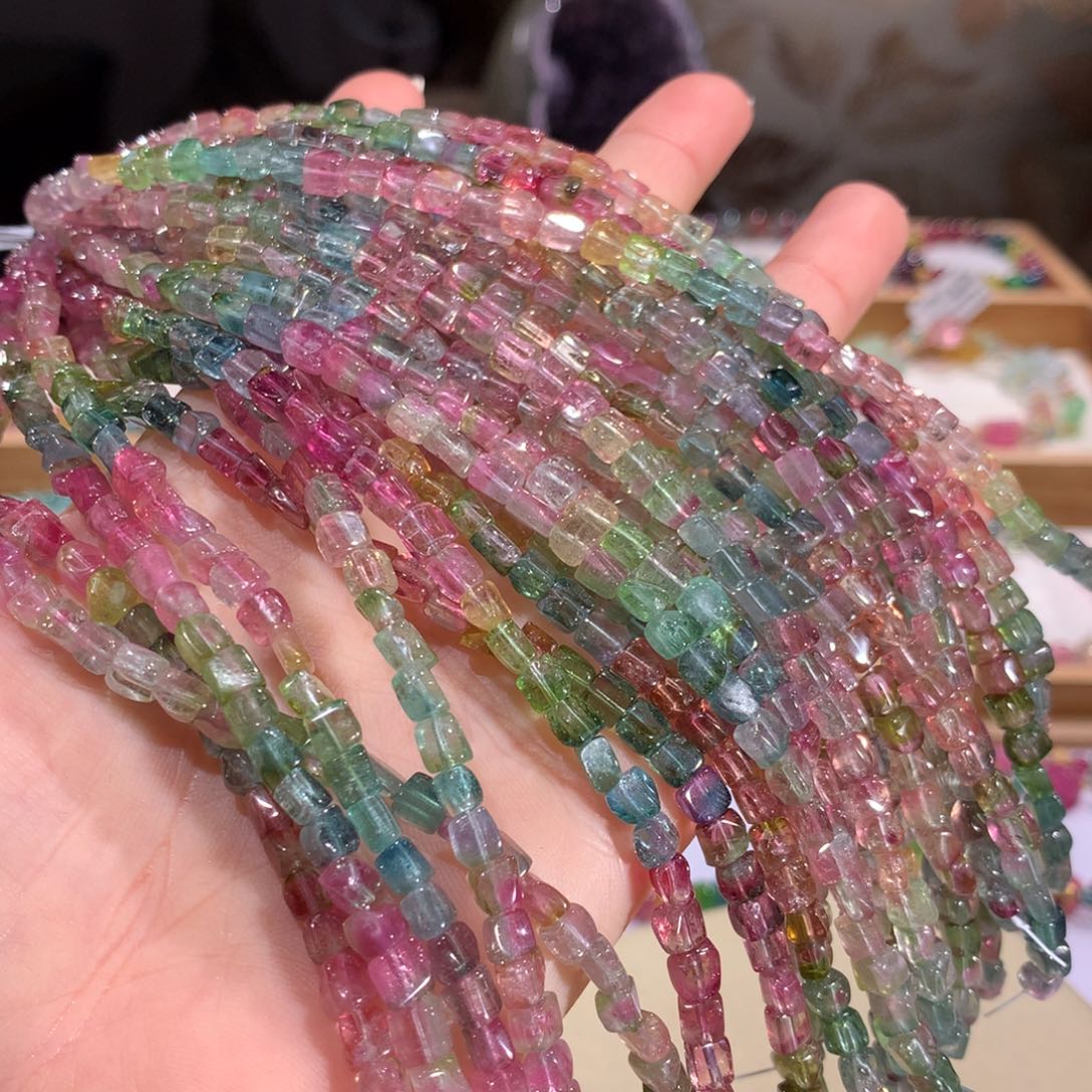 碧玺多样性发货一件未镶嵌