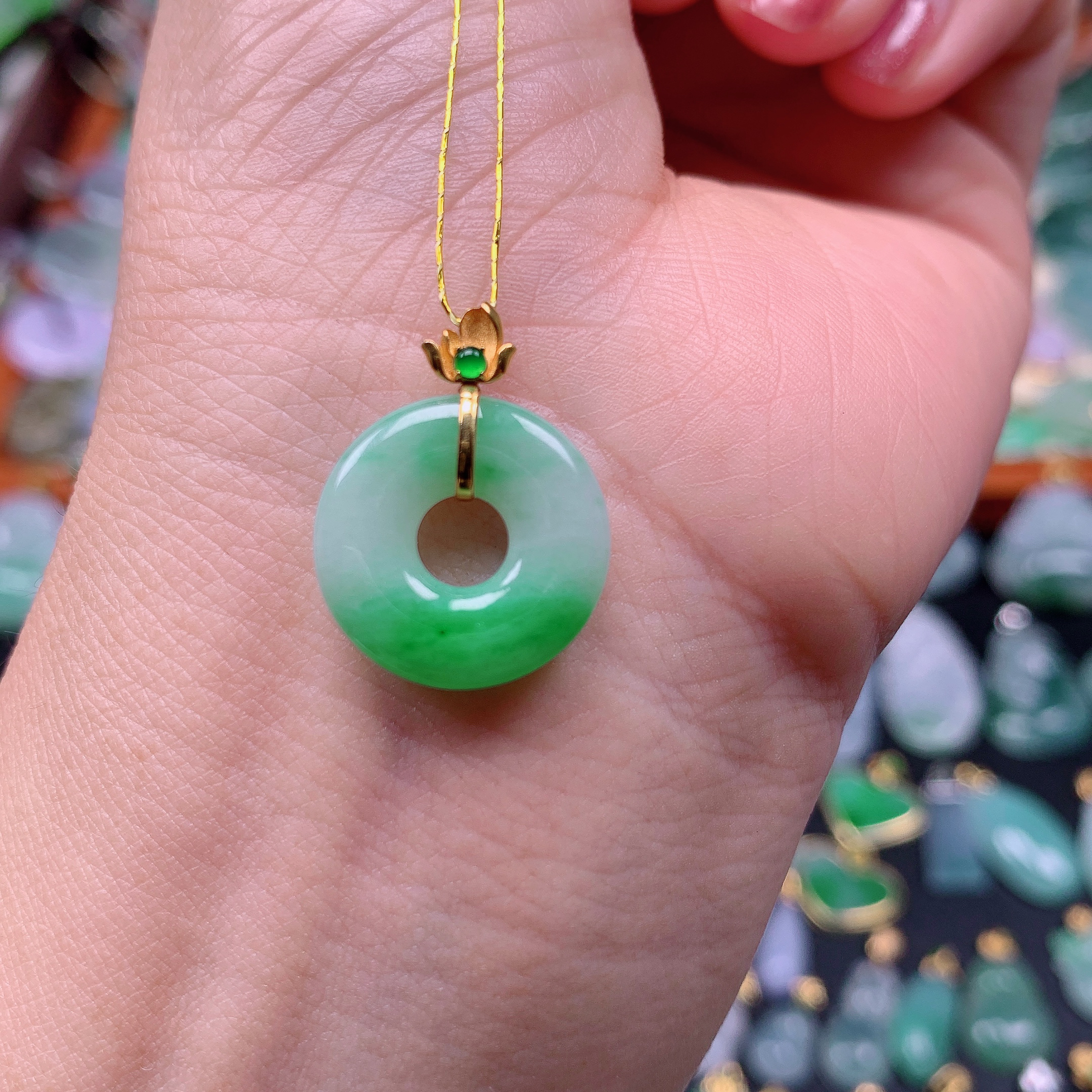 缅甸天然A货翡翠，飘绿甜甜圈 编号9/1225尺16.4-3.4