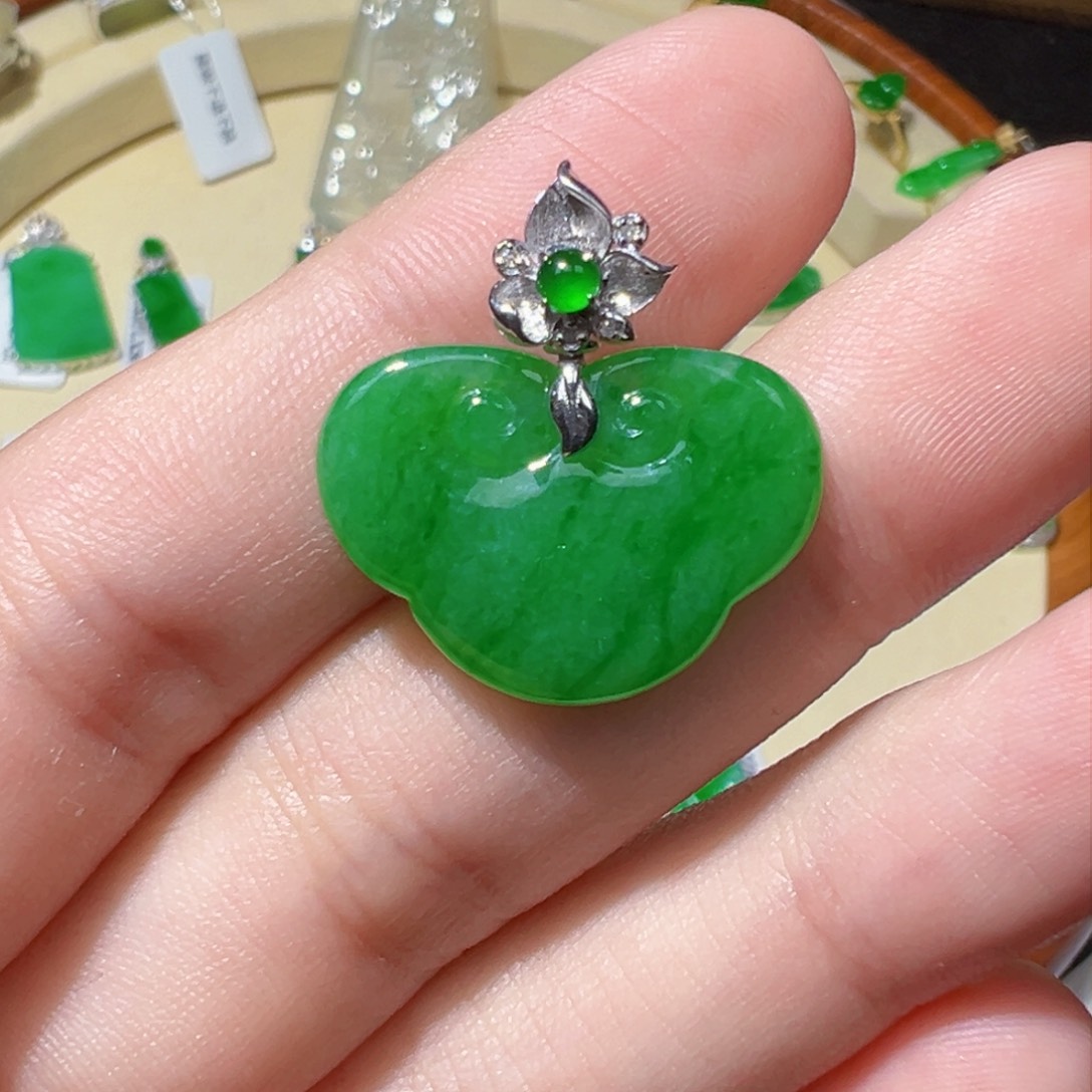 翡翠挂件18K金镶嵌翡翠