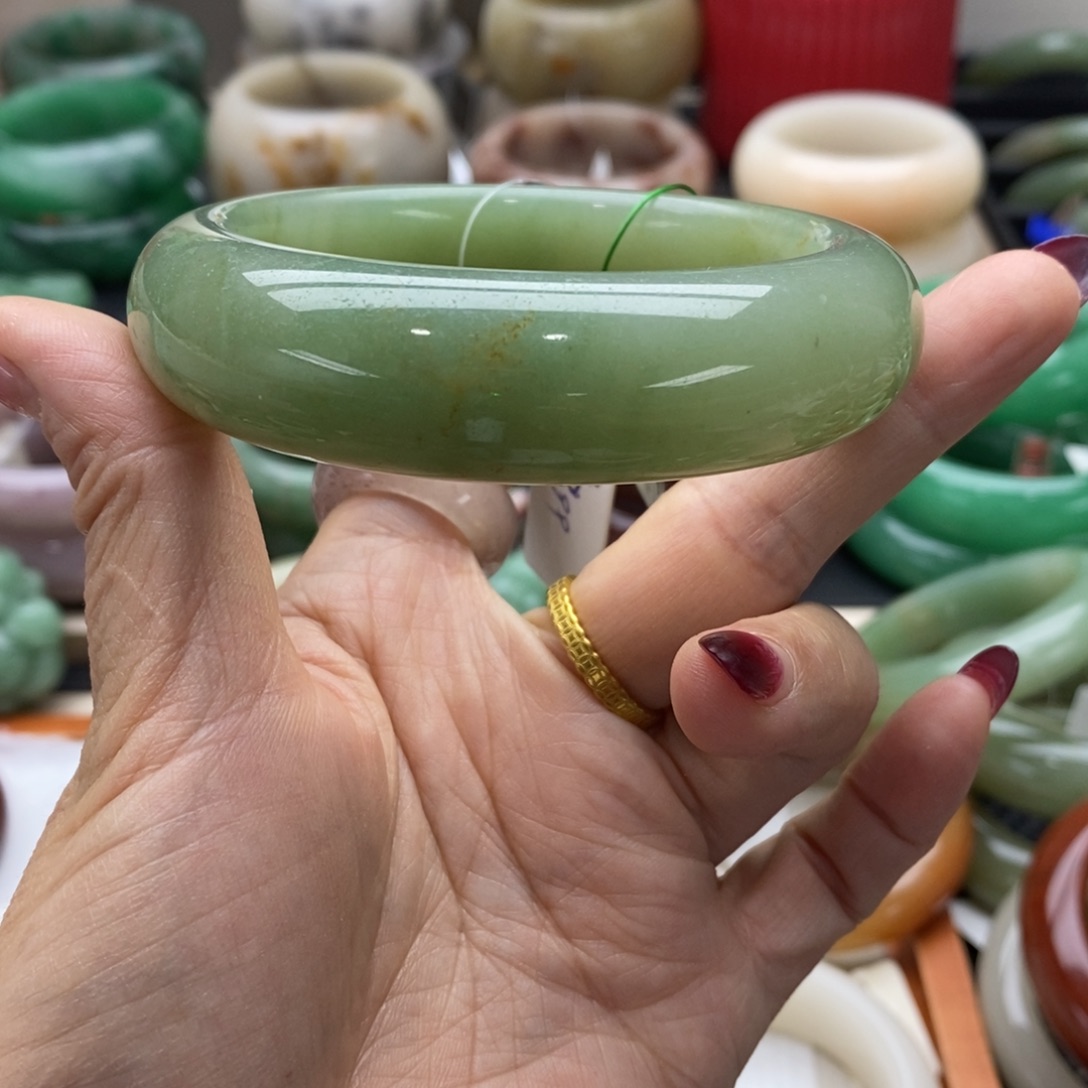 石英岩玉未镶嵌手镯