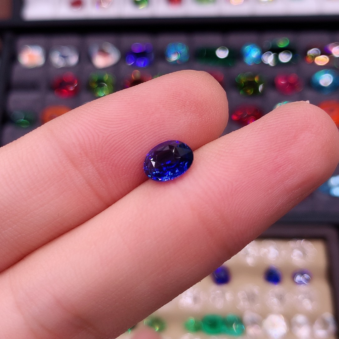 蓝宝石裸石未镶嵌