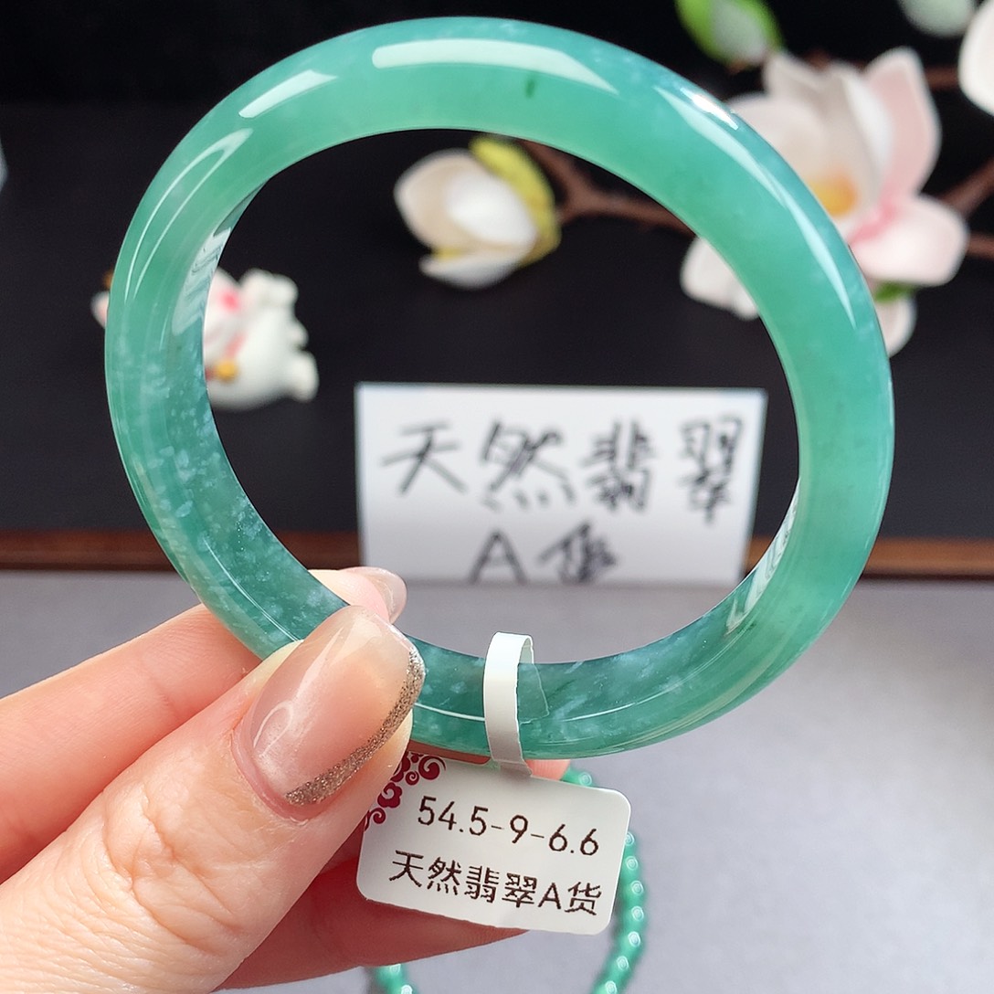 翡翠手镯（圆镯）未镶嵌