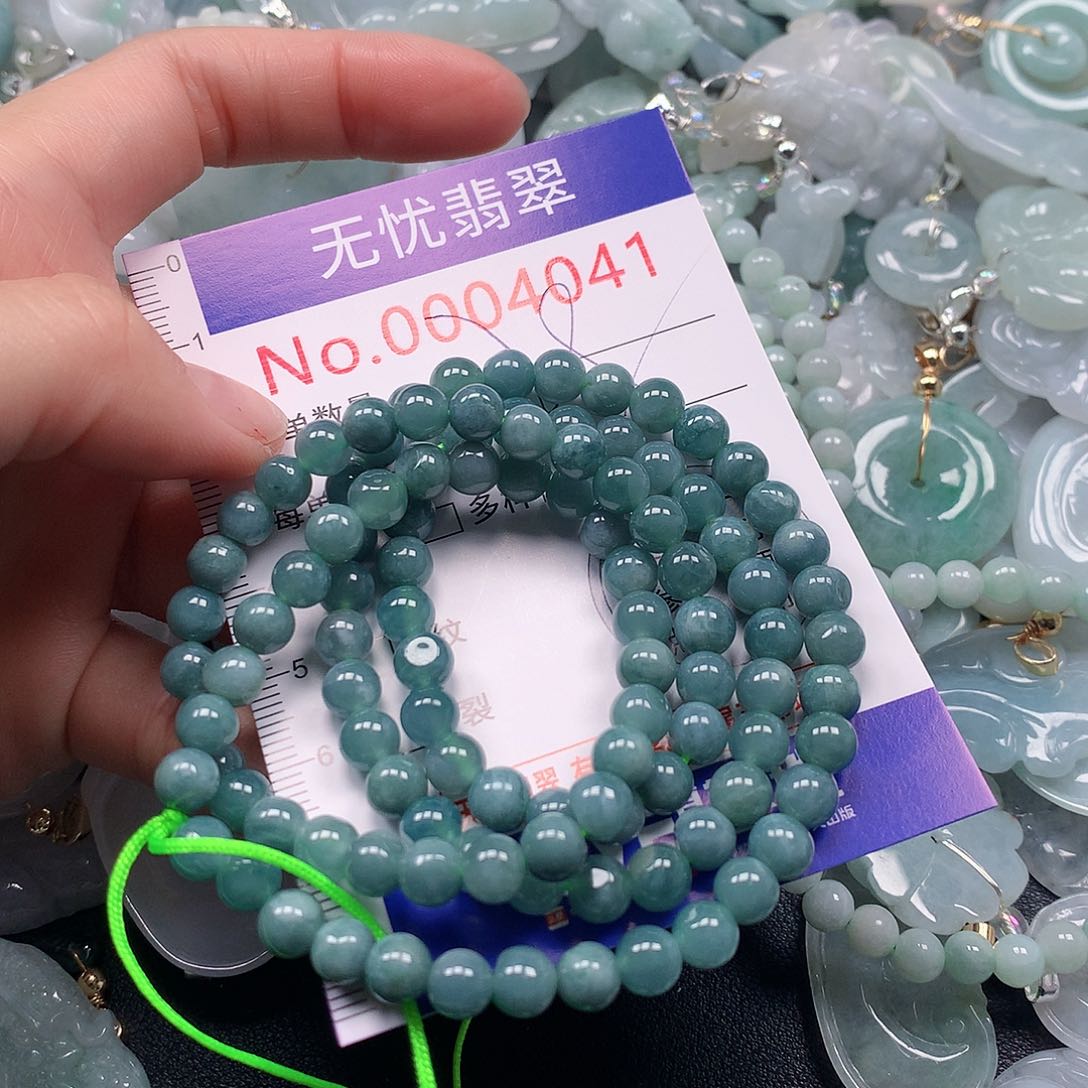 颈饰未镶嵌翡翠 