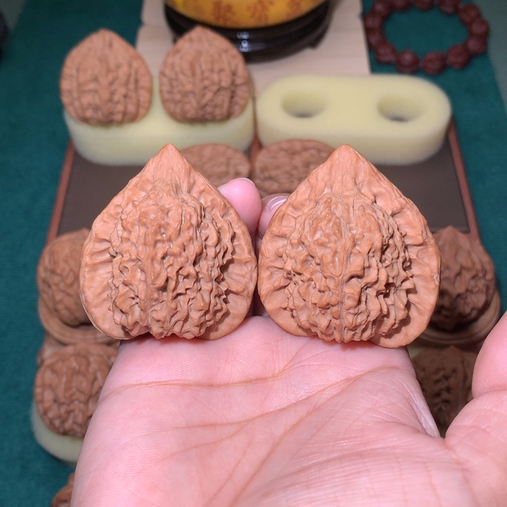 用***盘核桃文玩核桃把件朱雀