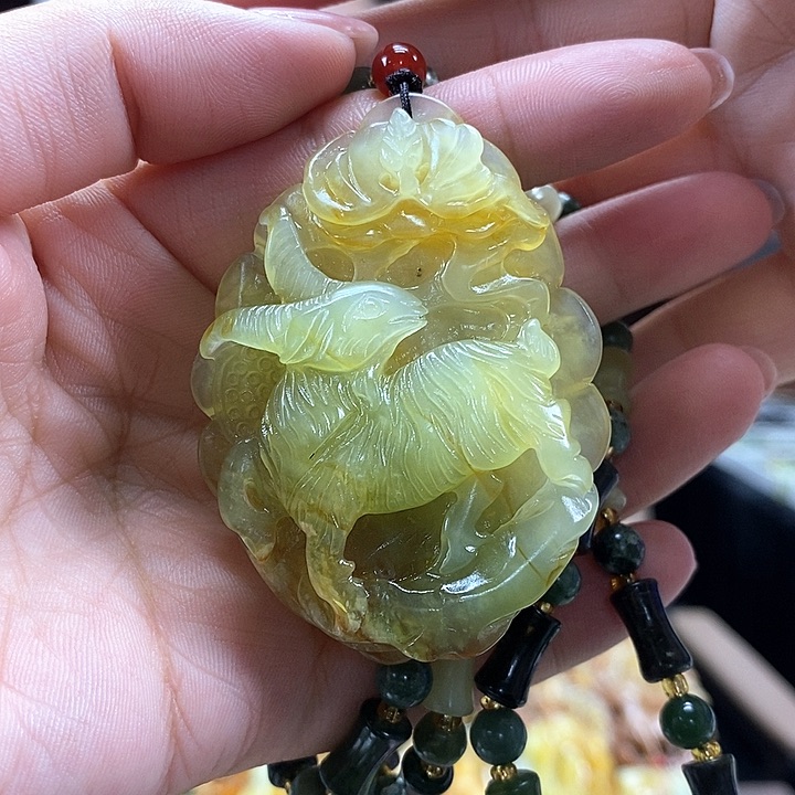 蛇纹石玉未镶嵌颈饰