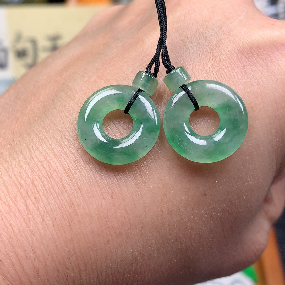 翡翠裸石缅甸天然A货翡翠阳绿甜甜圈