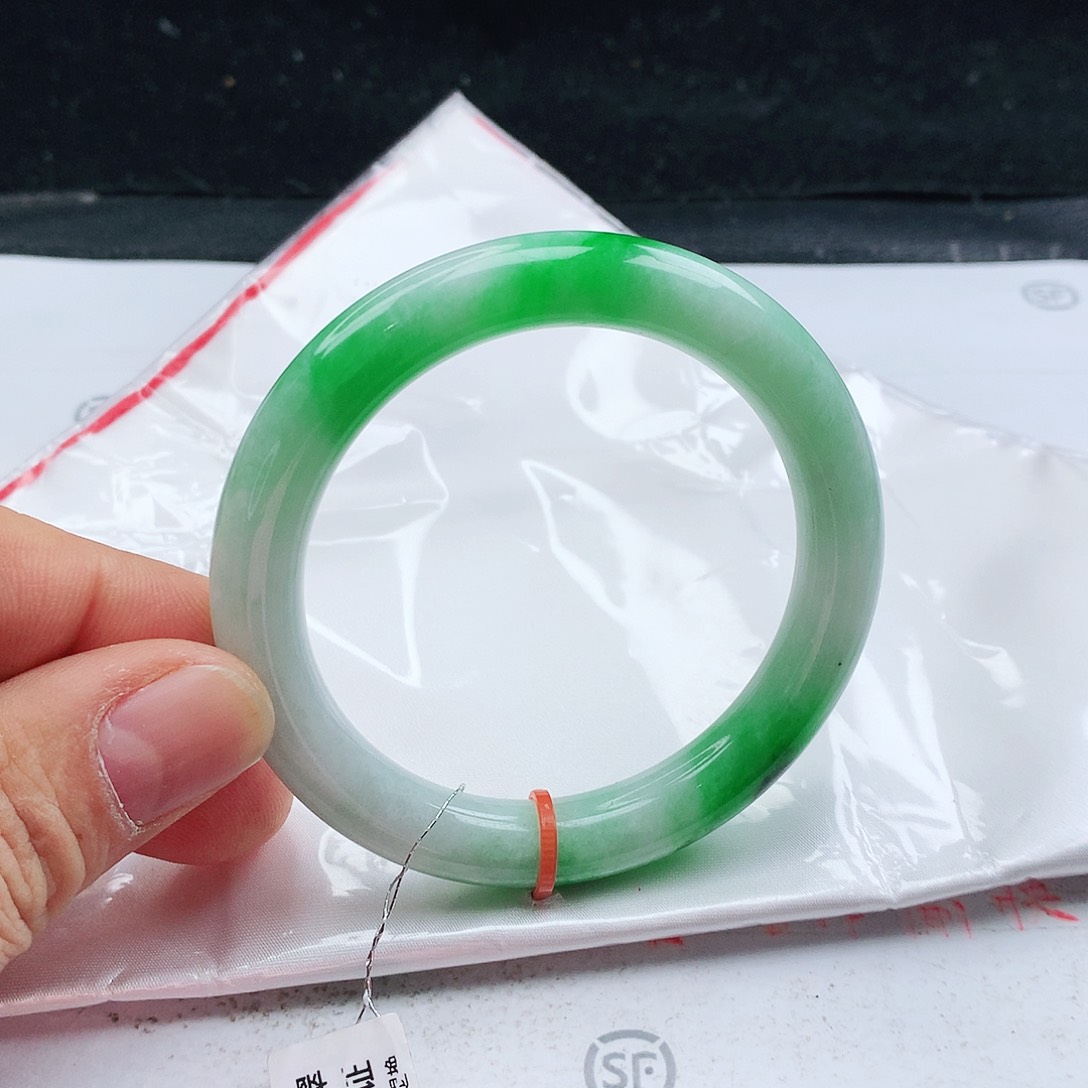 翡翠手镯未镶嵌天然翡翠手镯