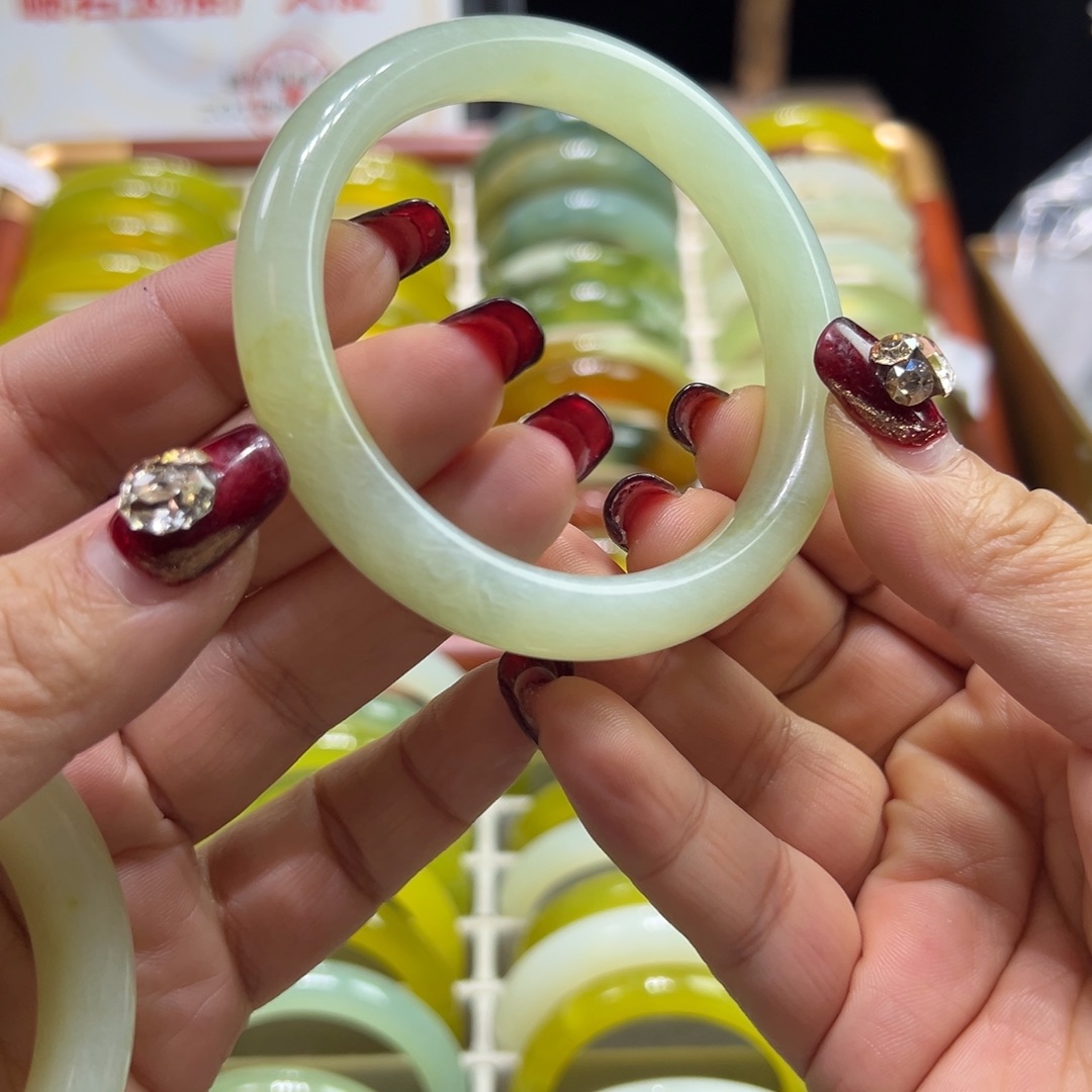 喵*** 蛇纹石玉未镶嵌手镯