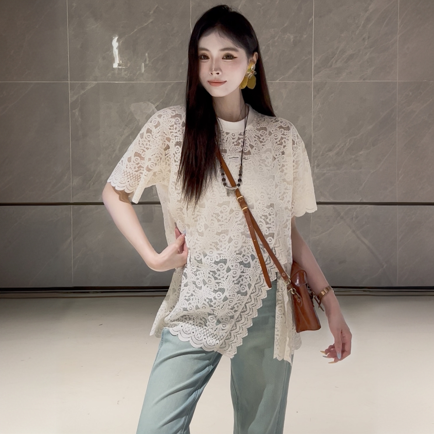 法式提花镂空蕾丝短袖t恤女夏季新款设计感开叉防晒罩衫上衣2567#