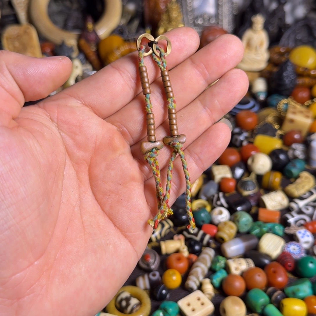 颈饰琉璃如图如图