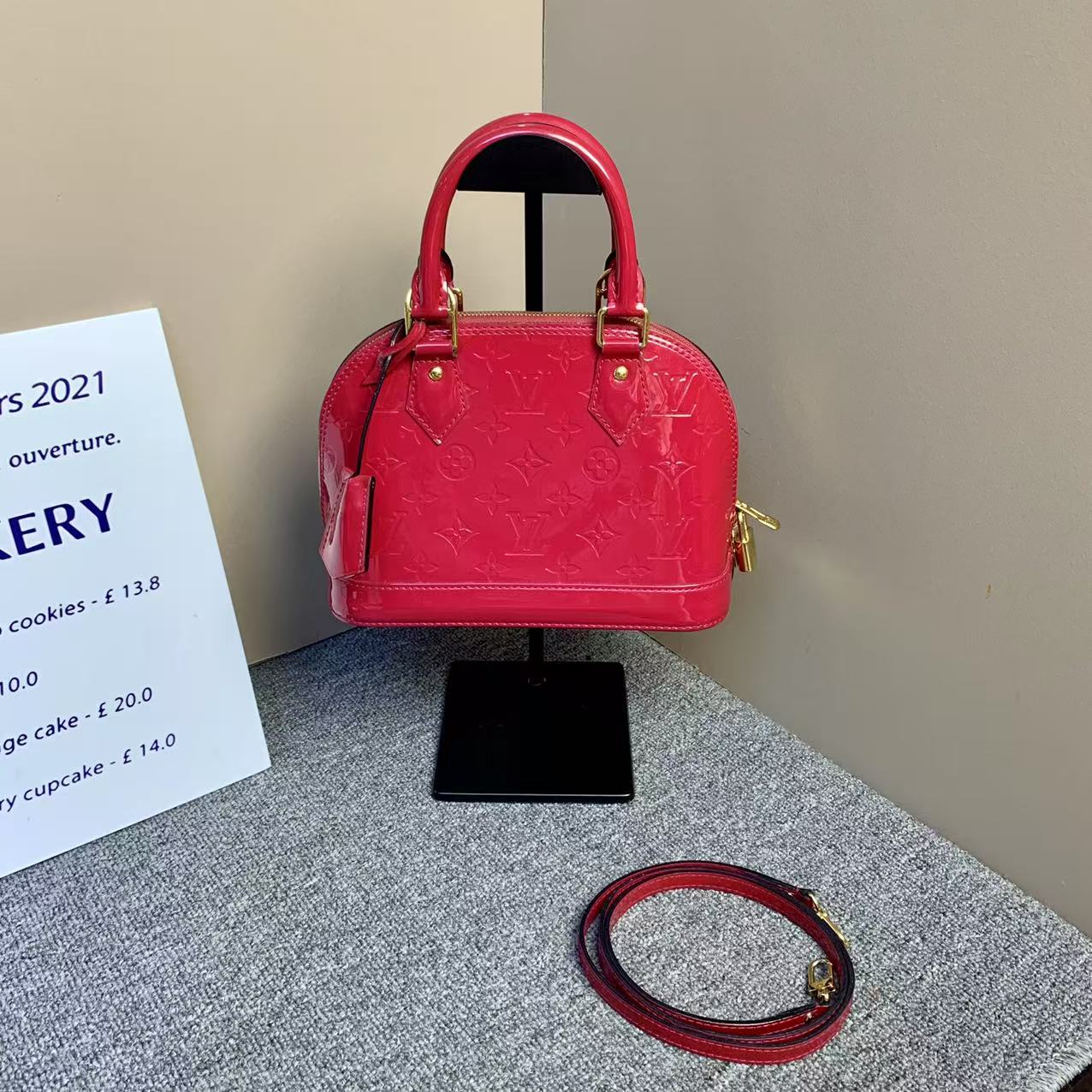 95新 LouisVuitton/路易威登 路易威登斜挎包/lv漆皮贝壳bb