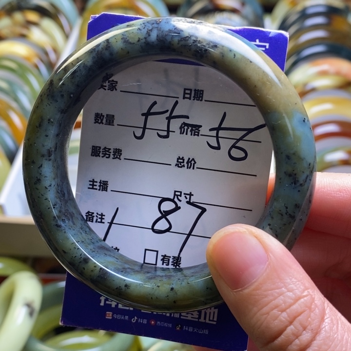 蛇纹石玉手镯未镶嵌