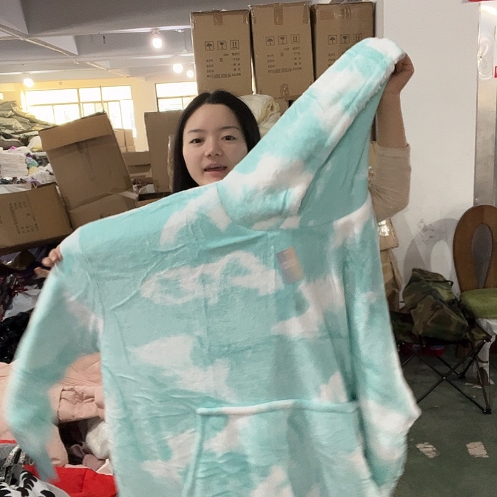 绿色渐变睡袍啦啦啦啦