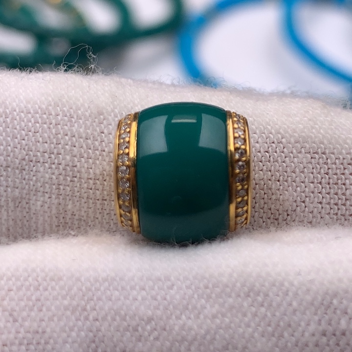 绿松石车挂18K金镶嵌大*哥