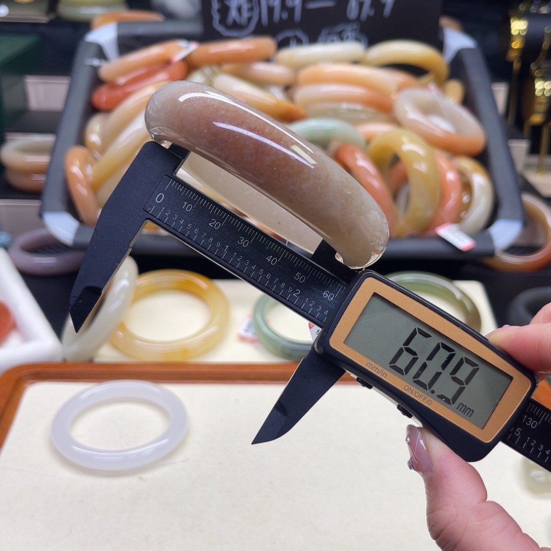 石英岩玉未镶嵌手镯