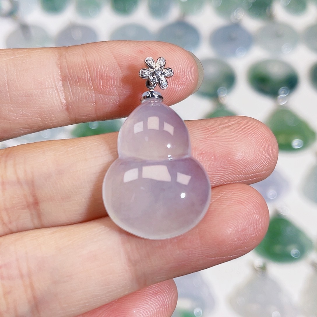 颈饰18K金镶嵌翡翠吊坠