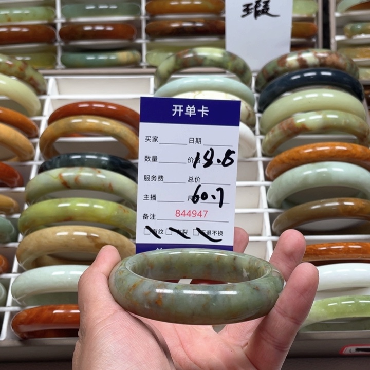 蛇纹石玉手镯未镶嵌恋*雪