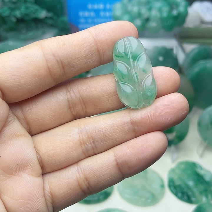 颈饰未镶嵌石英质玉