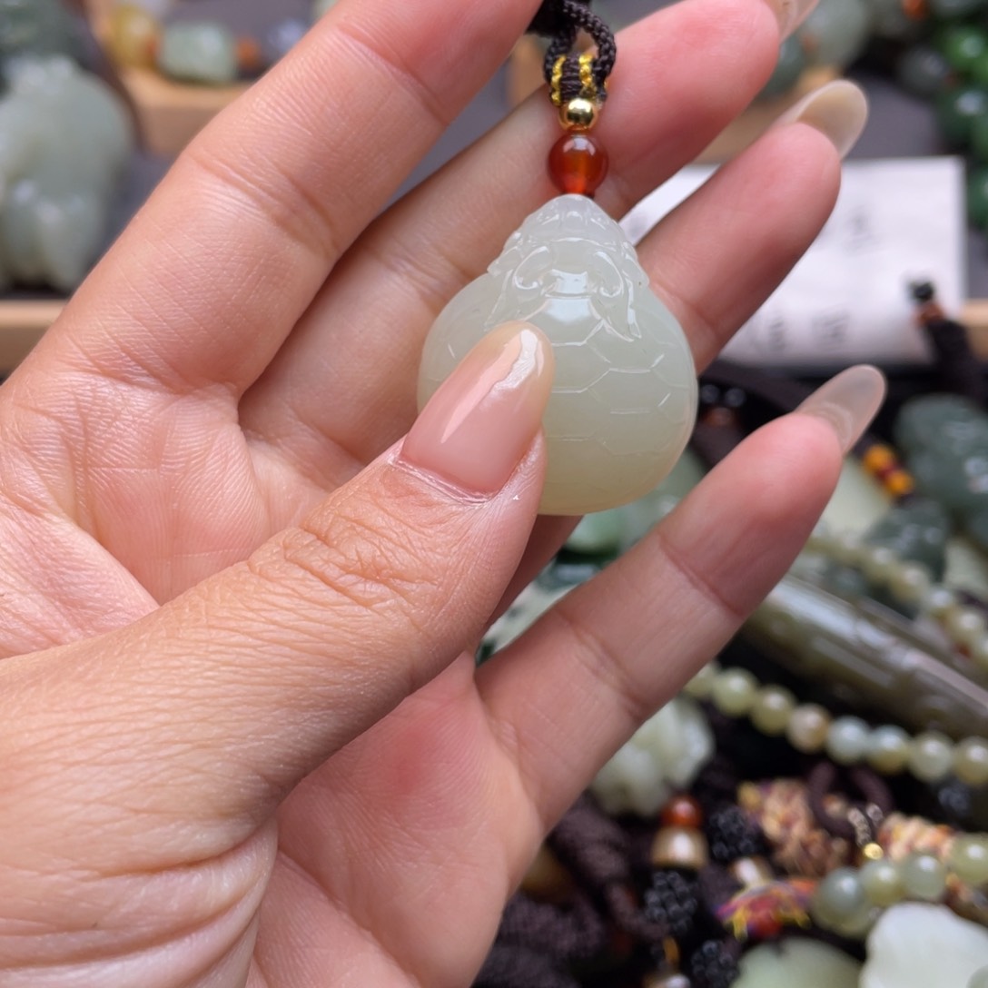 和田玉颈饰未镶嵌