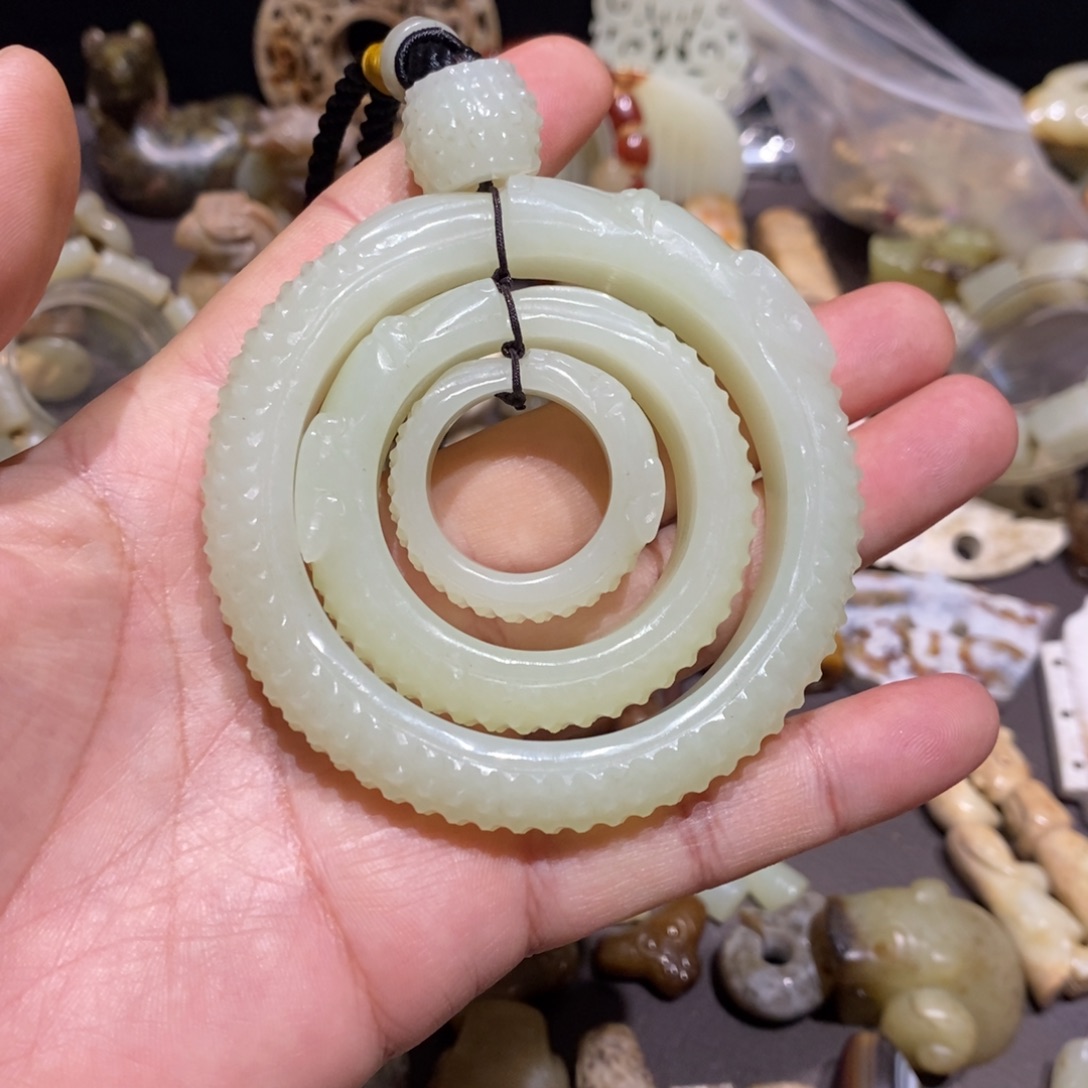 莉***）和田玉（糖玉）未镶嵌颈饰