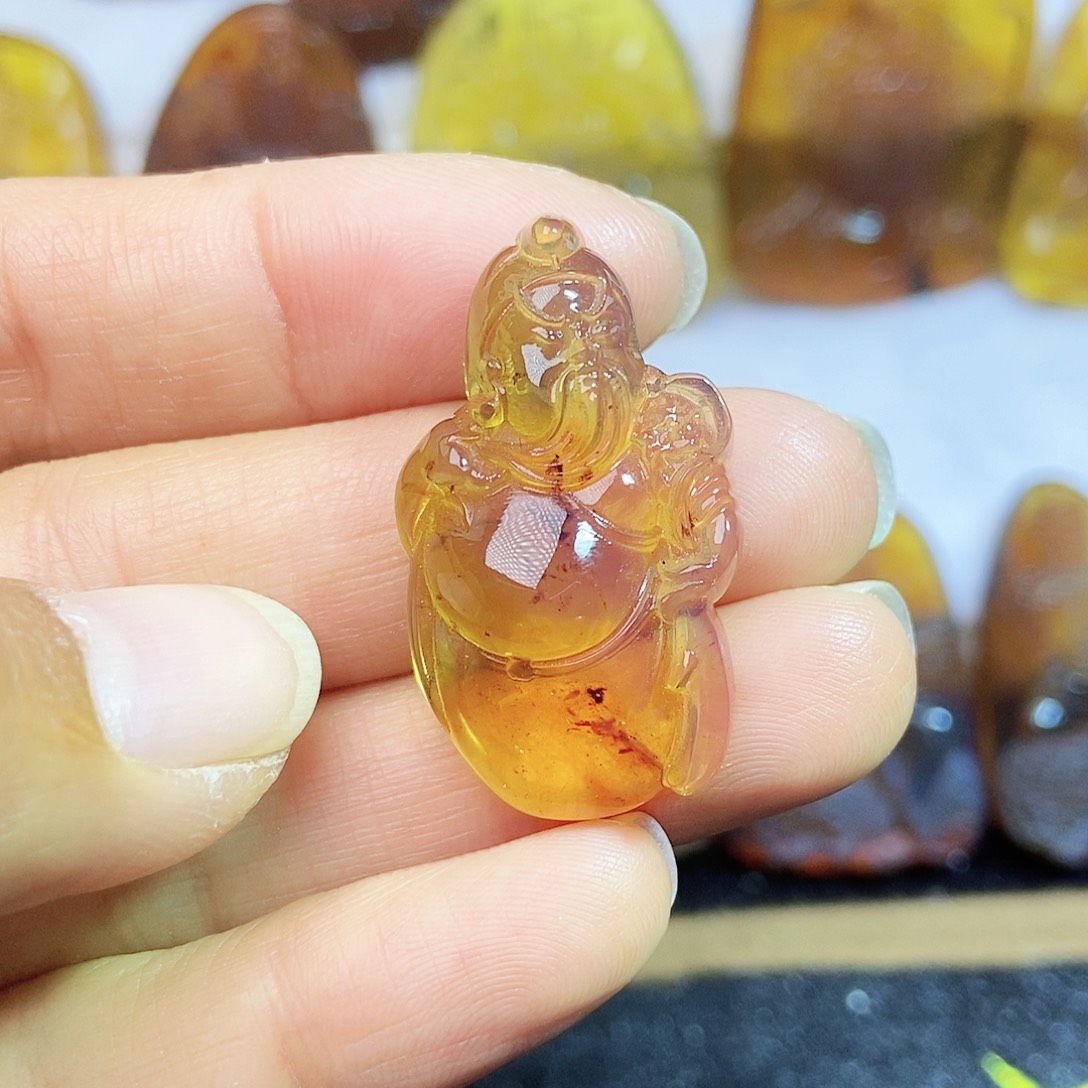 琥珀颈饰未镶嵌关公