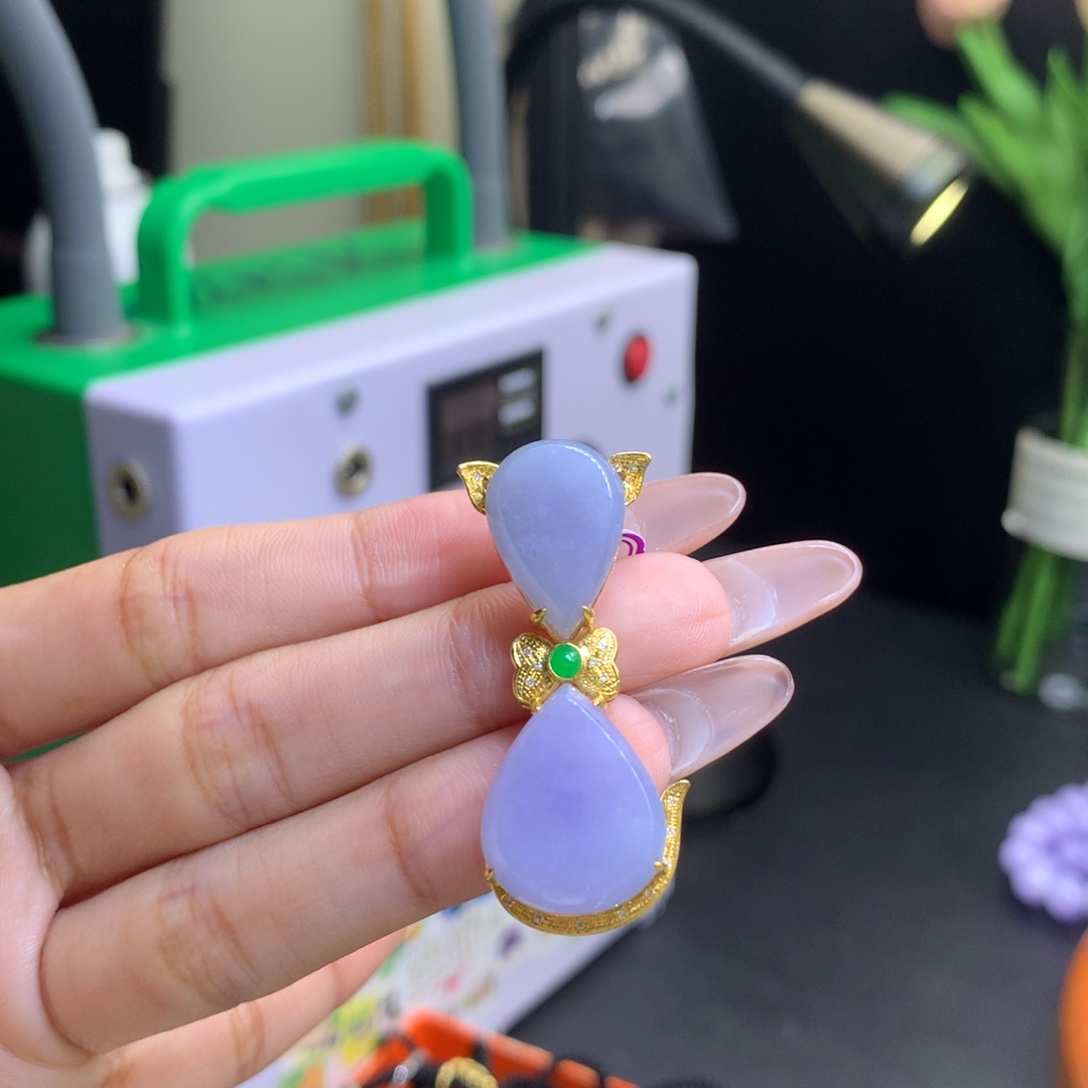 翡翠18K金镶嵌颈饰