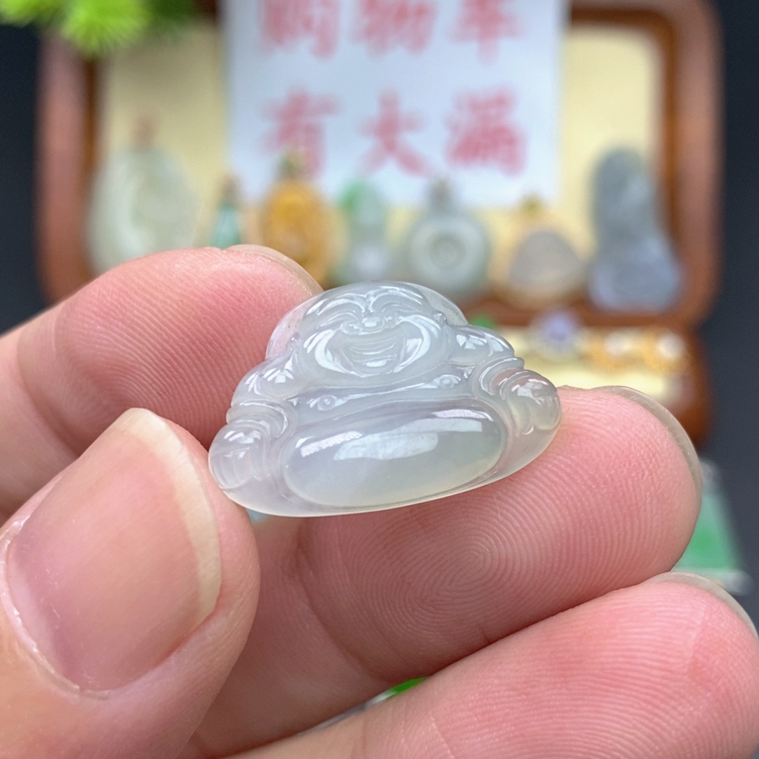 翡翠未镶嵌颈饰佛