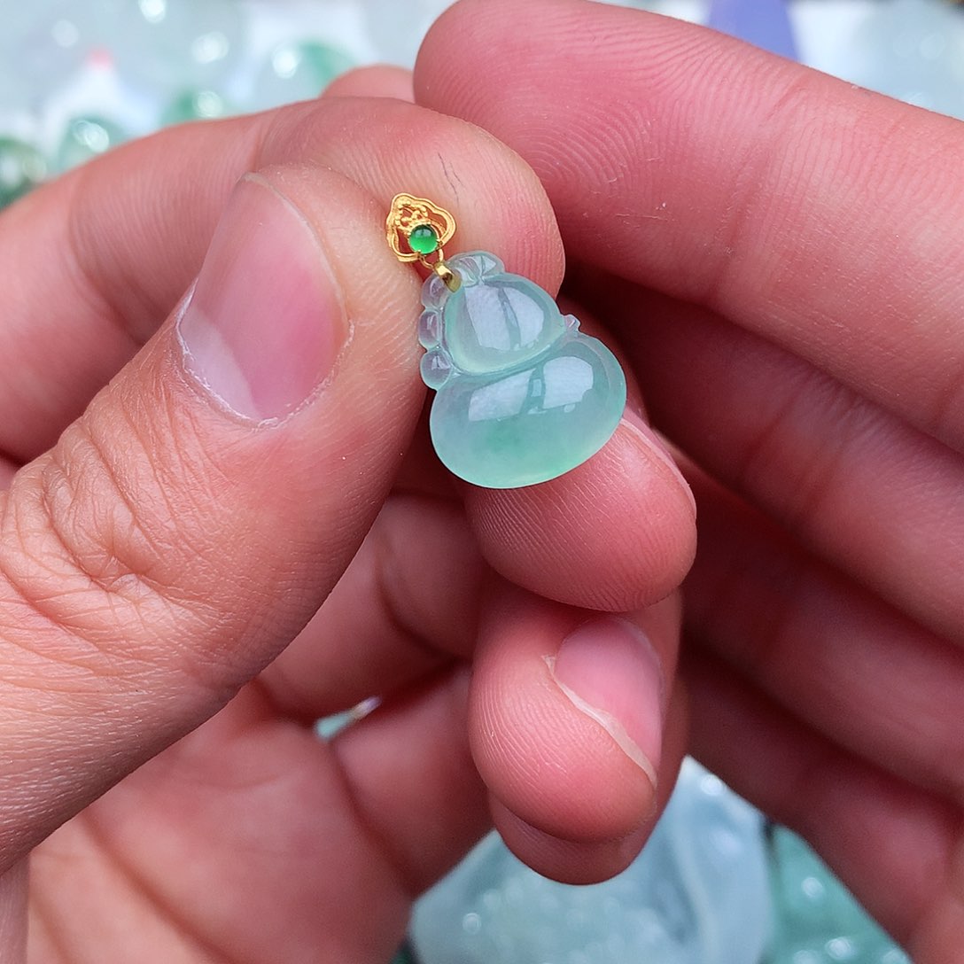 翡翠吊坠(不含链)18K金镶嵌