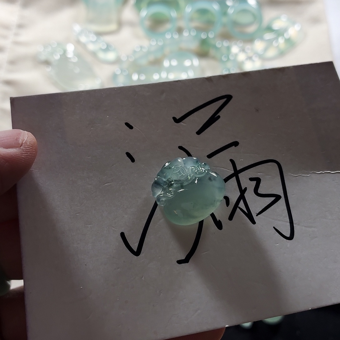 蓝***天翡翠未镶嵌颈饰翡翠