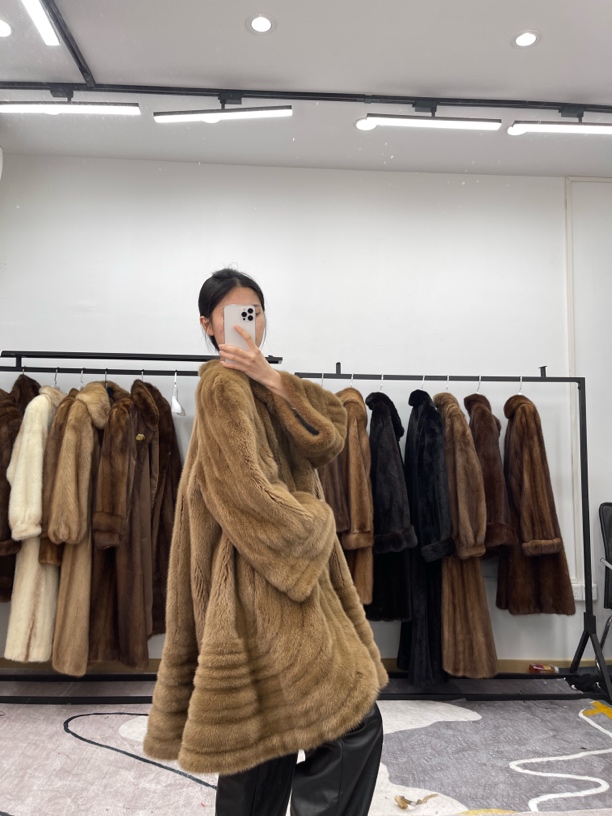 MM139浅棕色中古进口水貂毛外套，肩宽43胸围126长度95袖长60