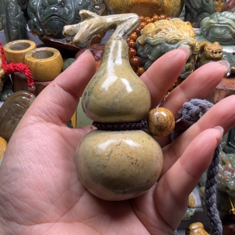 未镶嵌岫岩河磨玉（透闪石质玉）把件中*人