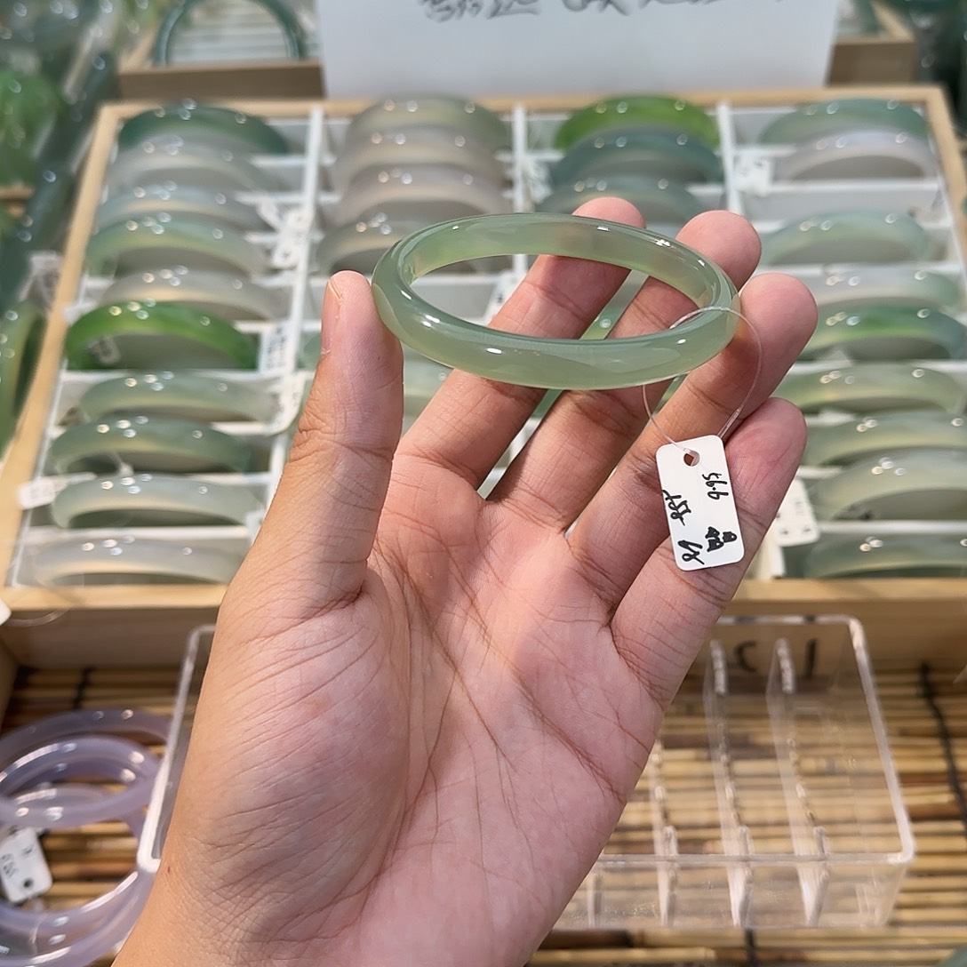 玛瑙/玉髓未镶嵌手镯圈口56.6