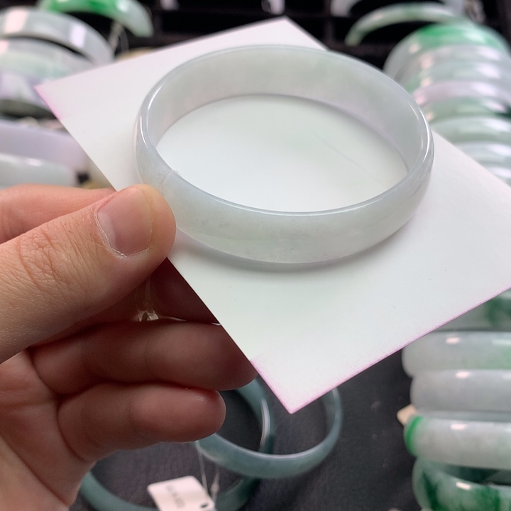 翡翠未镶嵌手镯公主