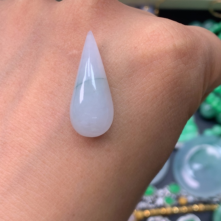 翡翠未镶嵌颈饰水滴