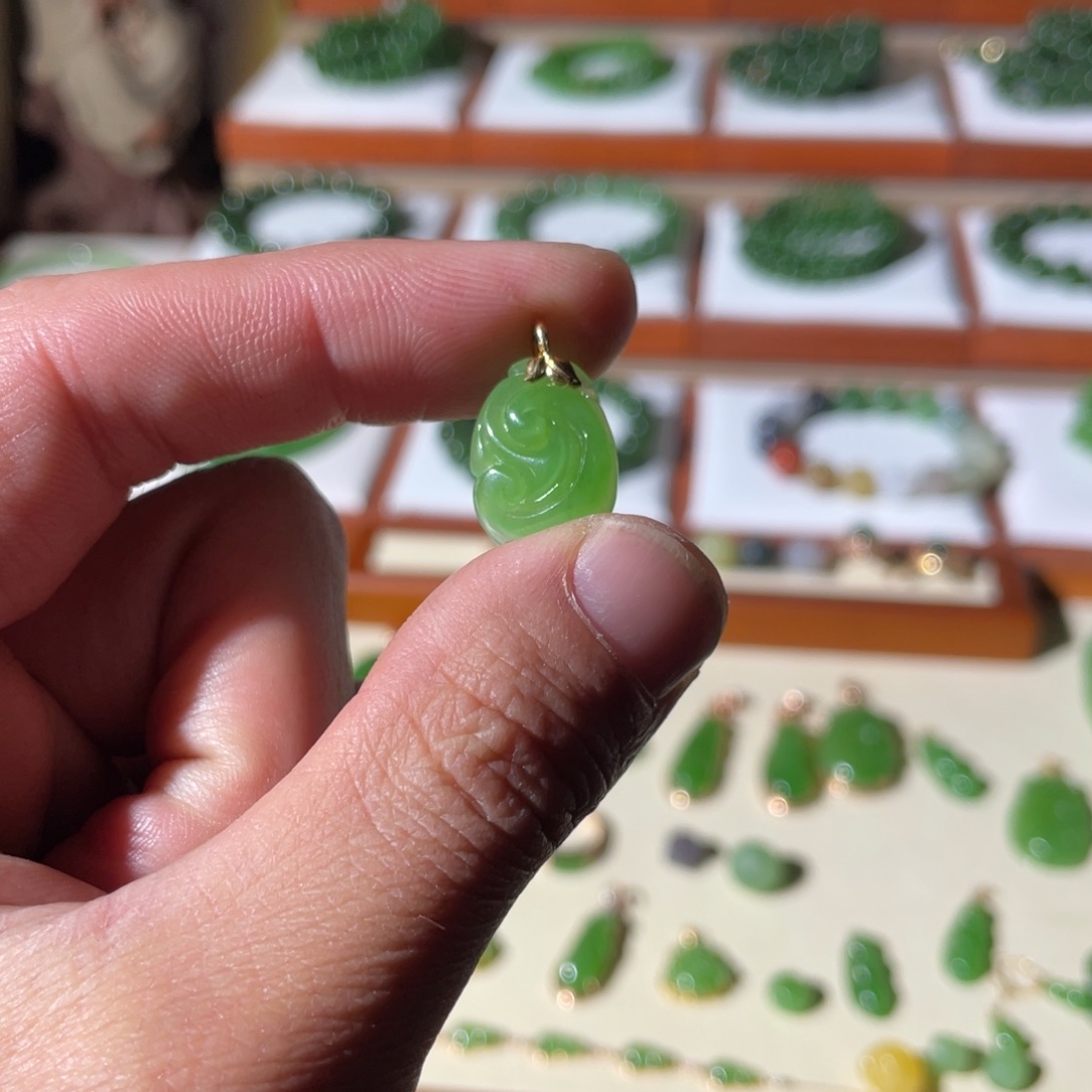 和田玉颈饰18K金镶嵌