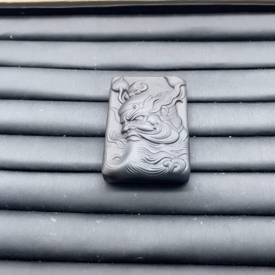 白***地玛瑙/玉髓颈饰未镶嵌
