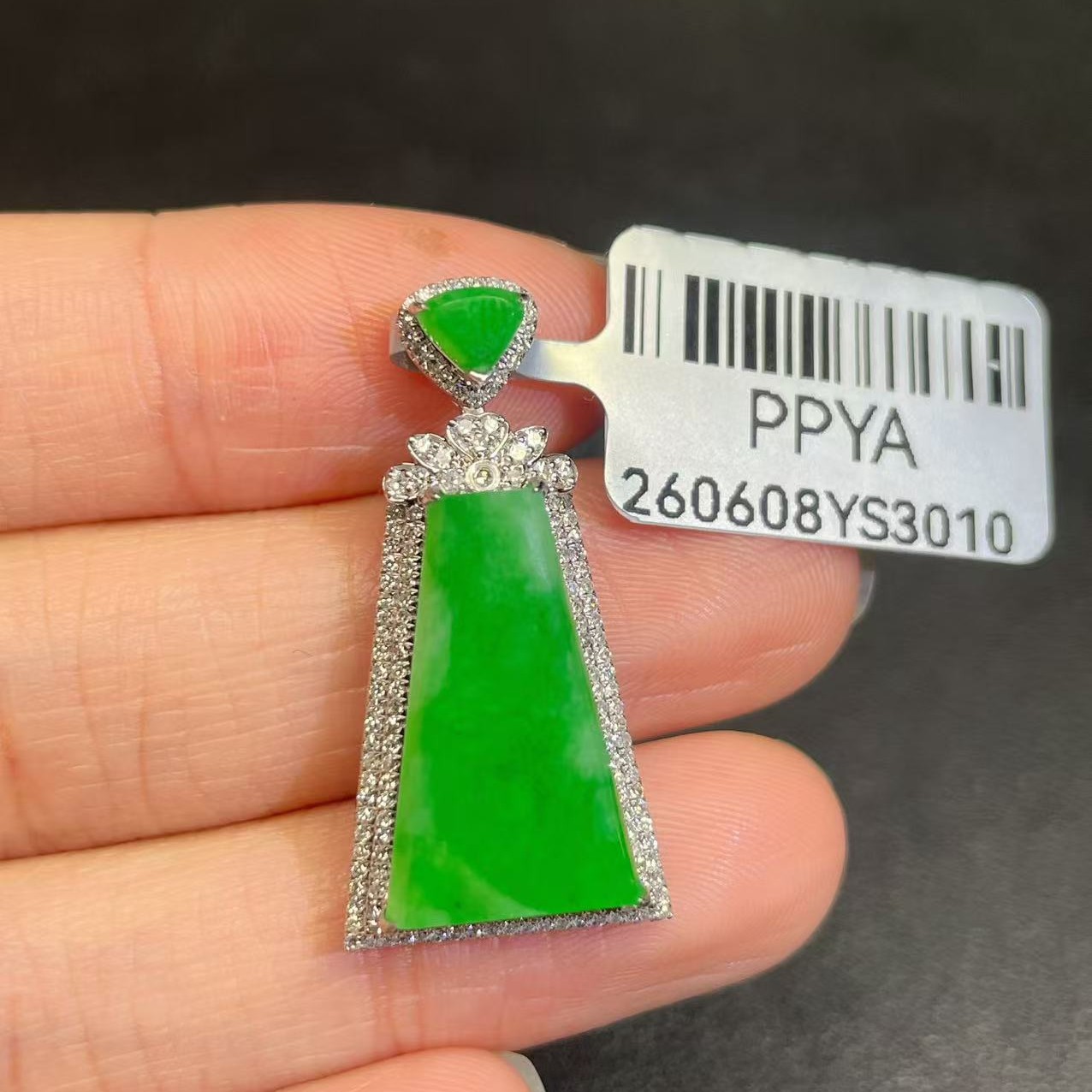 18k镶嵌缅甸a货翡翠吊坠（不含链）